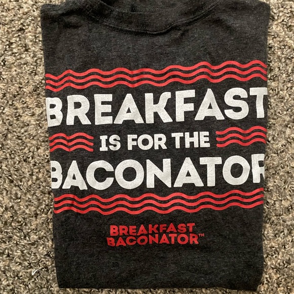 Wendy’s uniform pack, apron and two shirts: - Picture 3 of 6